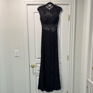 Elegant Black Lace Evening Gown